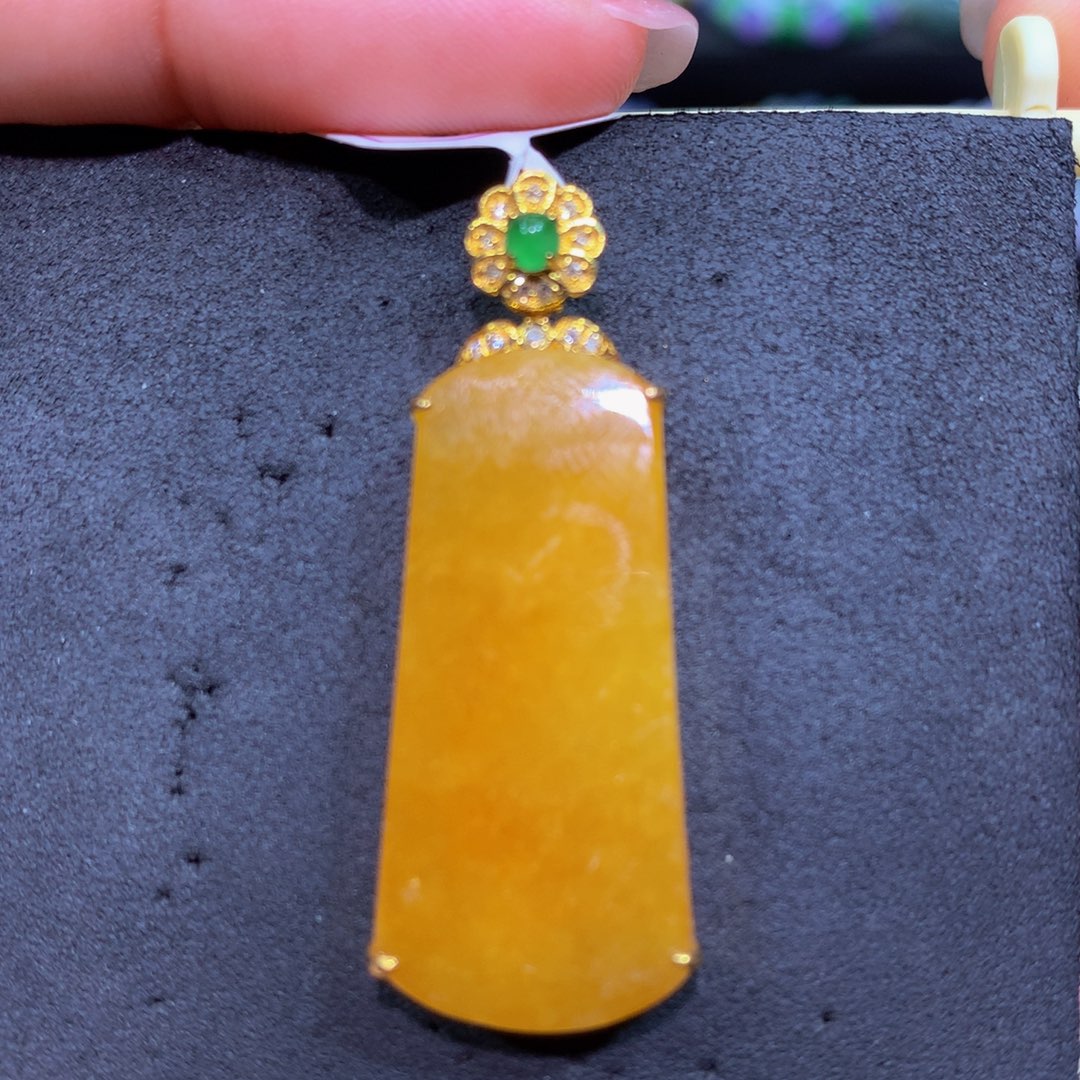 翡翠18K金镶嵌颈饰翡翠