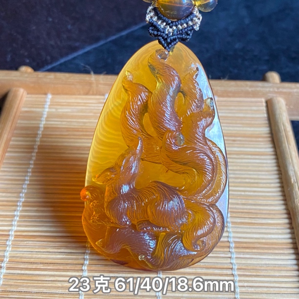 【小伊琥珀】23克金棕带茶色「九尾灵狐」