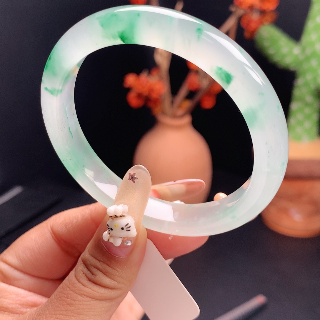 麟***云石英质玉未镶嵌镯子