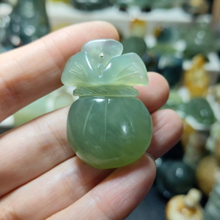 岫玉未镶嵌挂坠款式