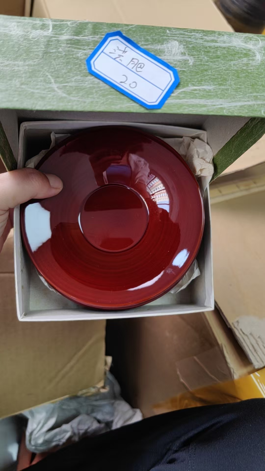 日瓷回流红色盘子