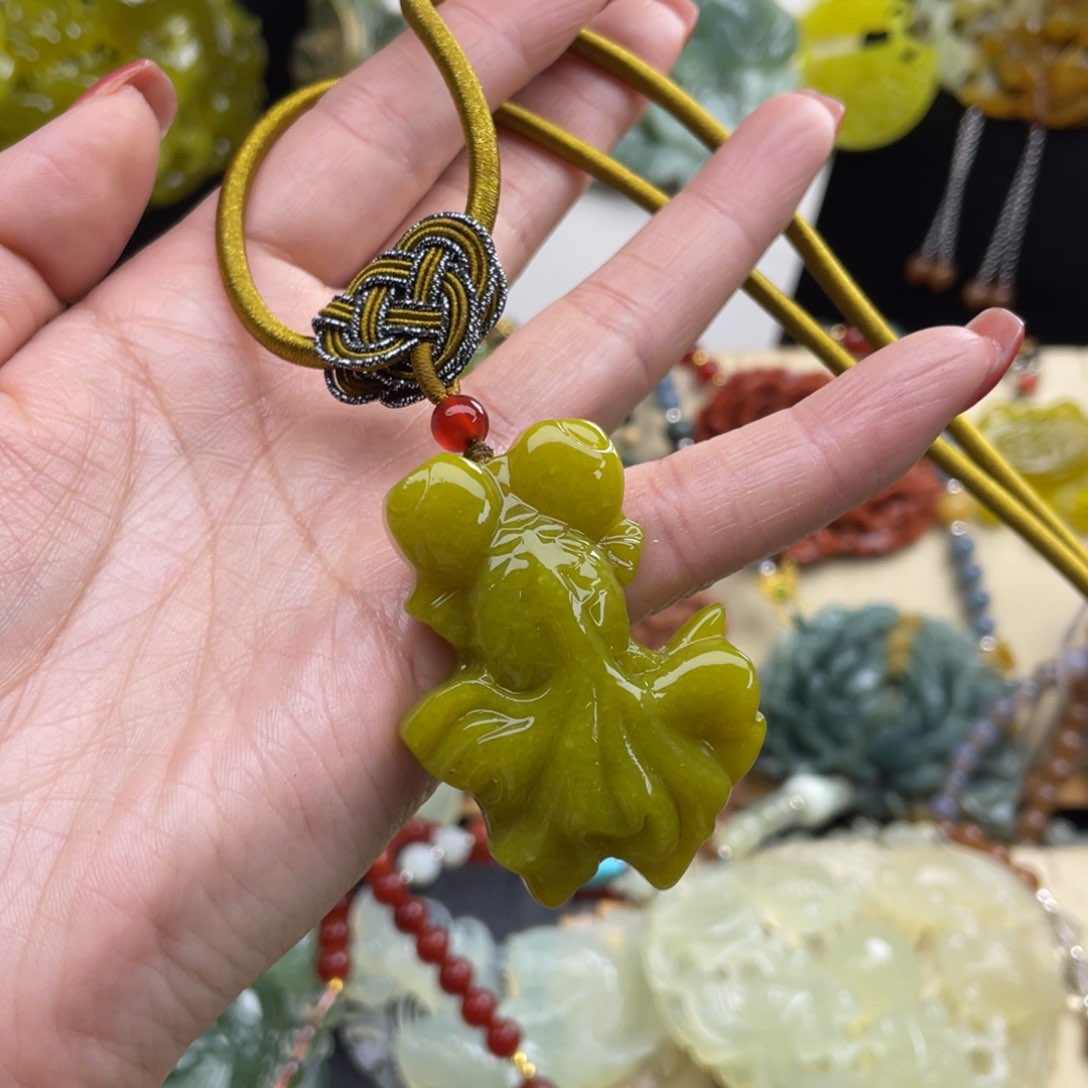 未镶嵌蛇纹石玉颈饰