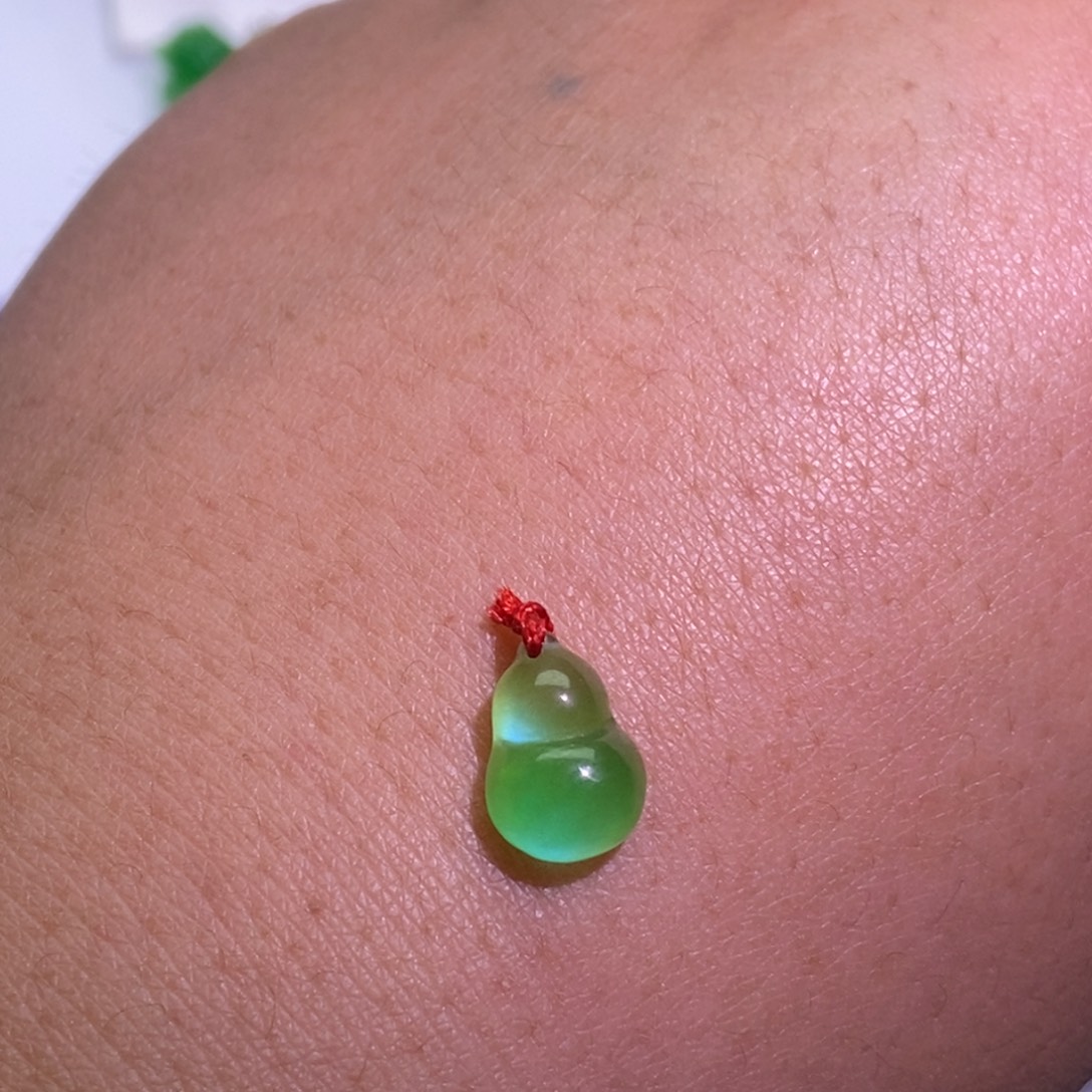 麦***。翡翠未镶嵌颈饰吊坠