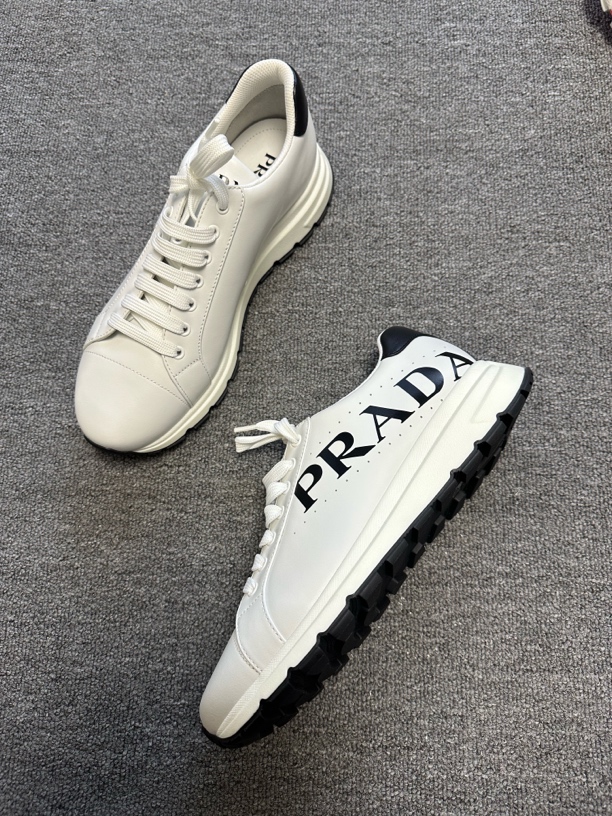 全新未使用 Prada/普拉达 大logo徽标皮革运动鞋 37.5/41/43.5