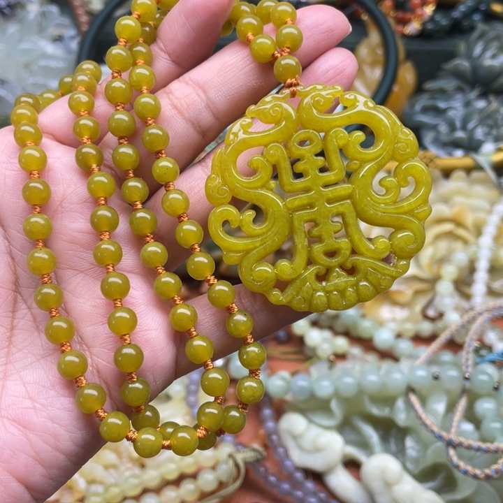 蛇纹石玉吊坠合金