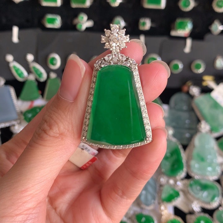 【闪购商品】翡翠吊坠(不含链)银S925镶嵌阿**姿天然翡翠