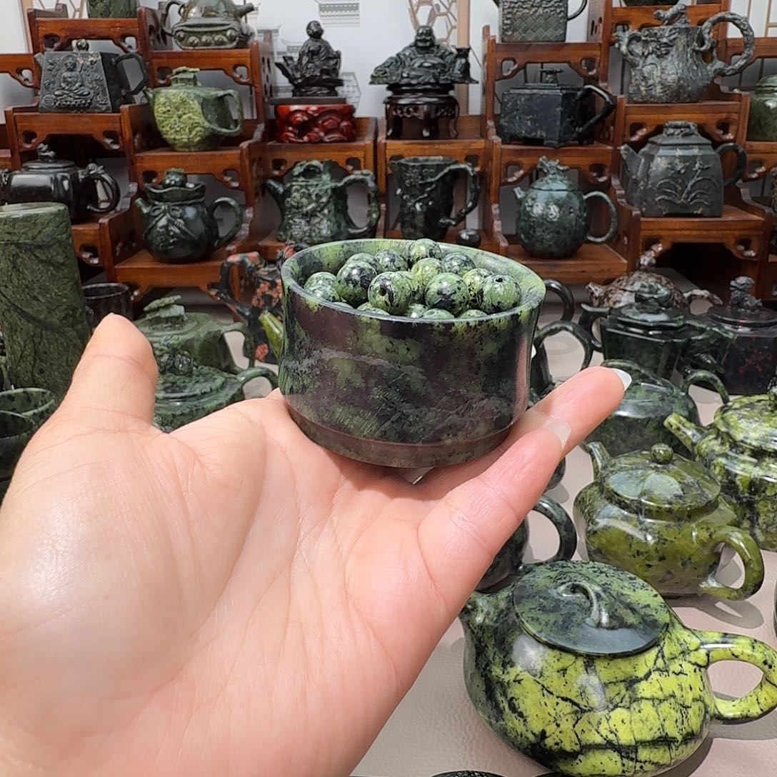 落***纷蛇纹石玉未镶嵌藏玉药王石茶壶摆件