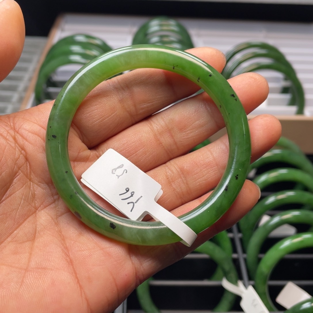 和田玉（碧玉）手镯未镶嵌