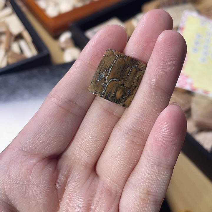 泥塑不打孔联系客服