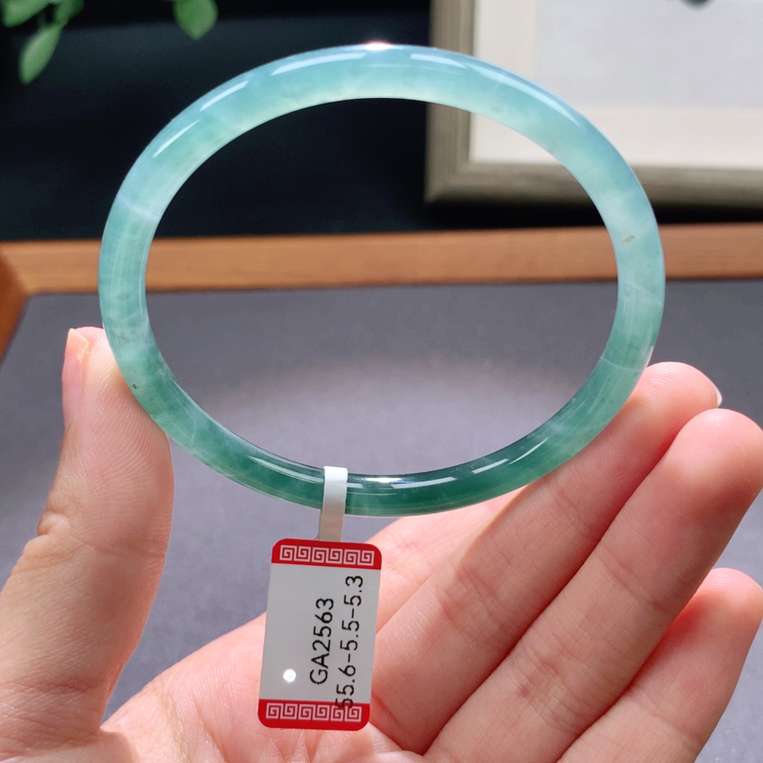 翡翠手镯未镶嵌天然翡翠手镯