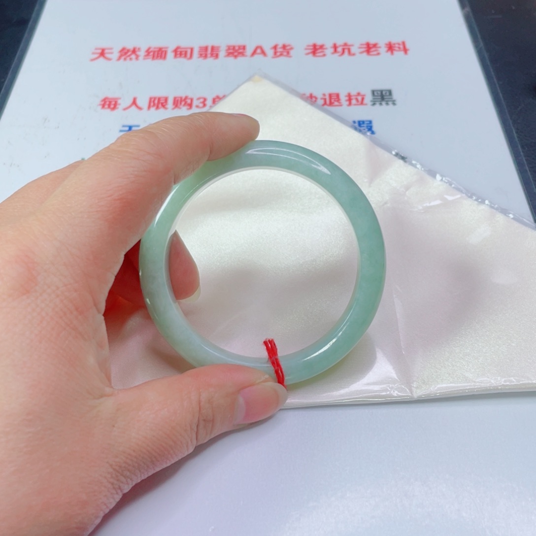 翡翠手镯未镶嵌?**鱼