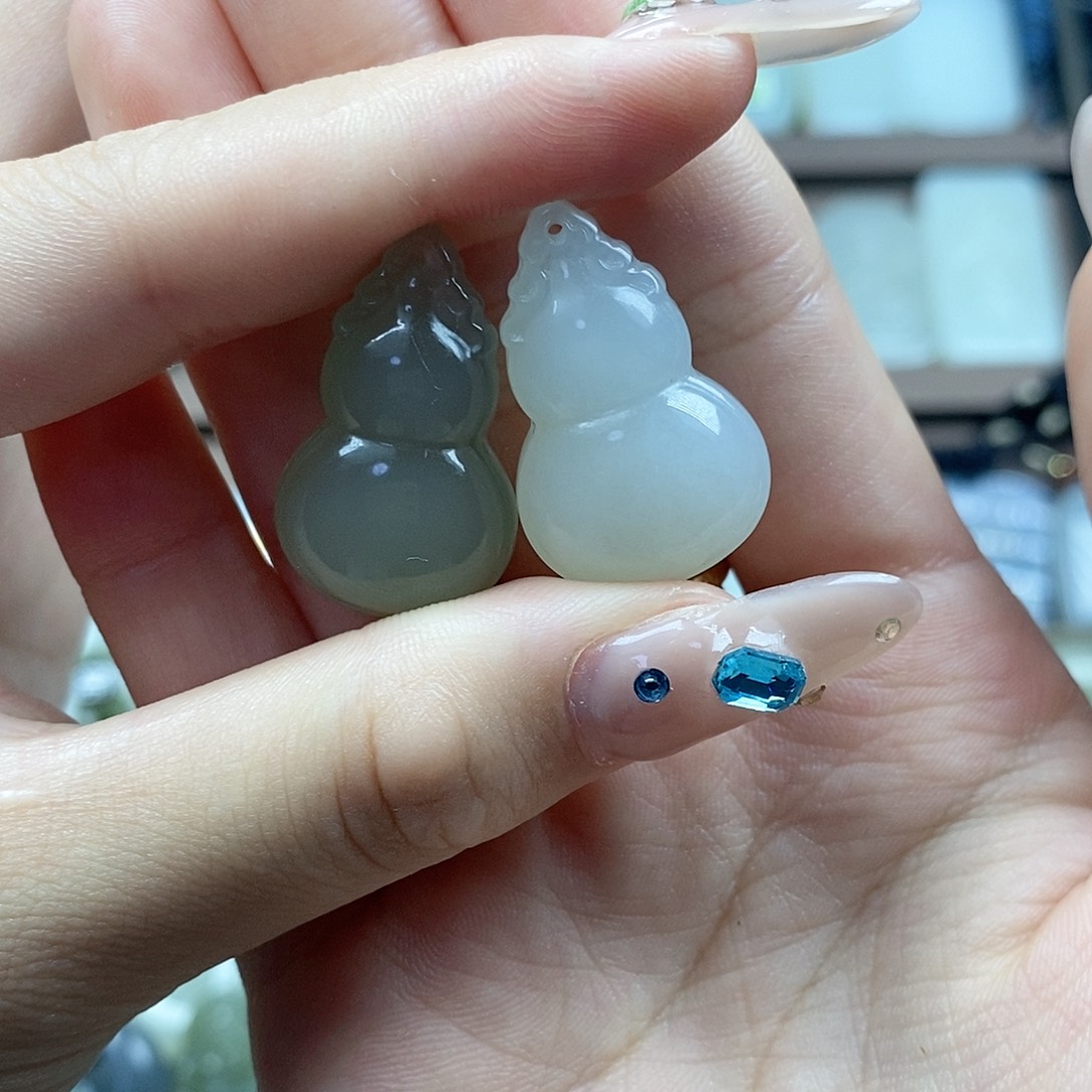 和田玉未镶嵌颈饰葫芦