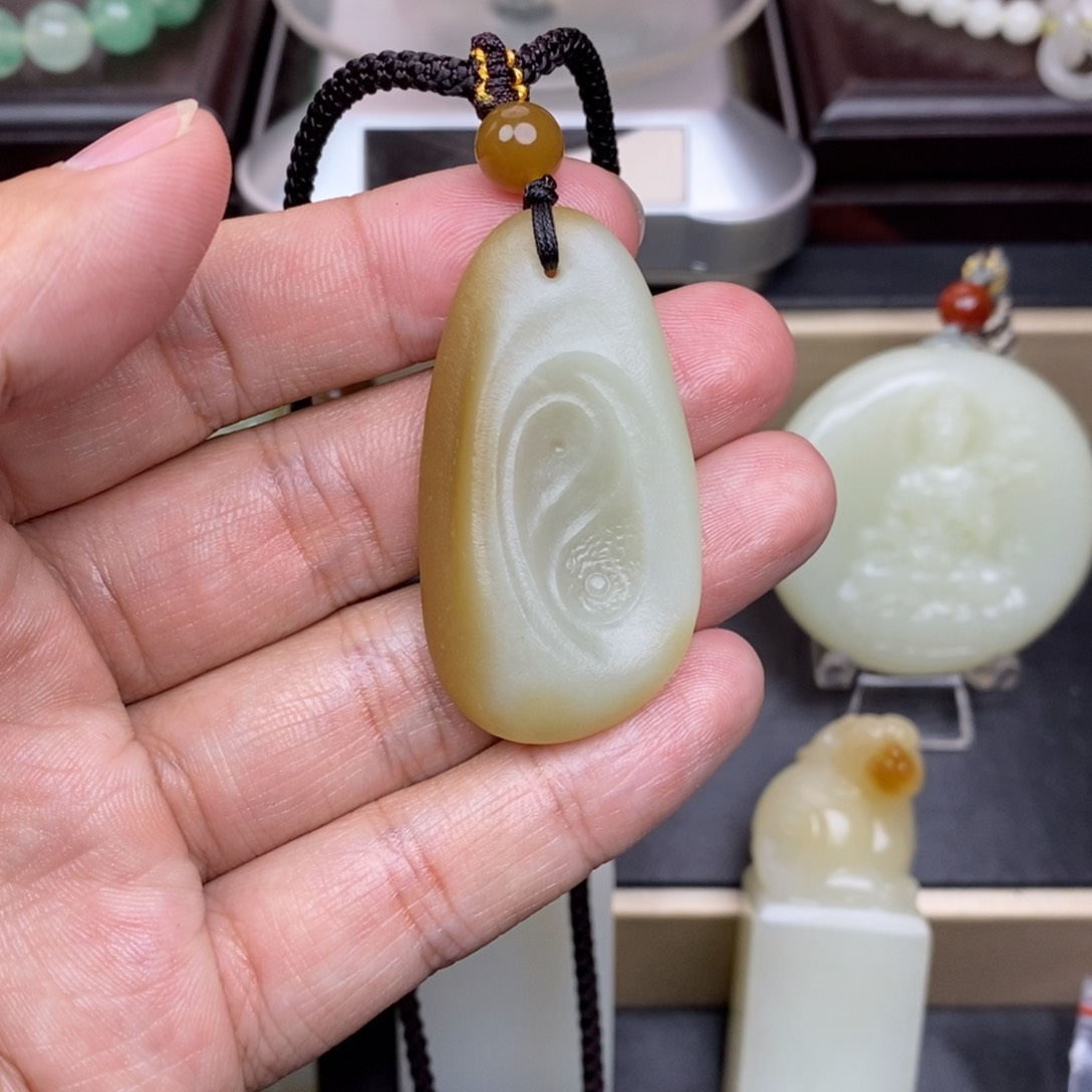 和田玉颈饰未镶嵌尘*