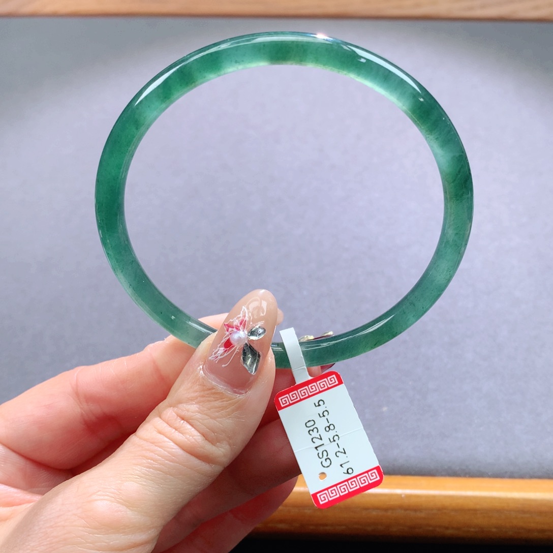 翡翠手镯未镶嵌天然翡翠手镯