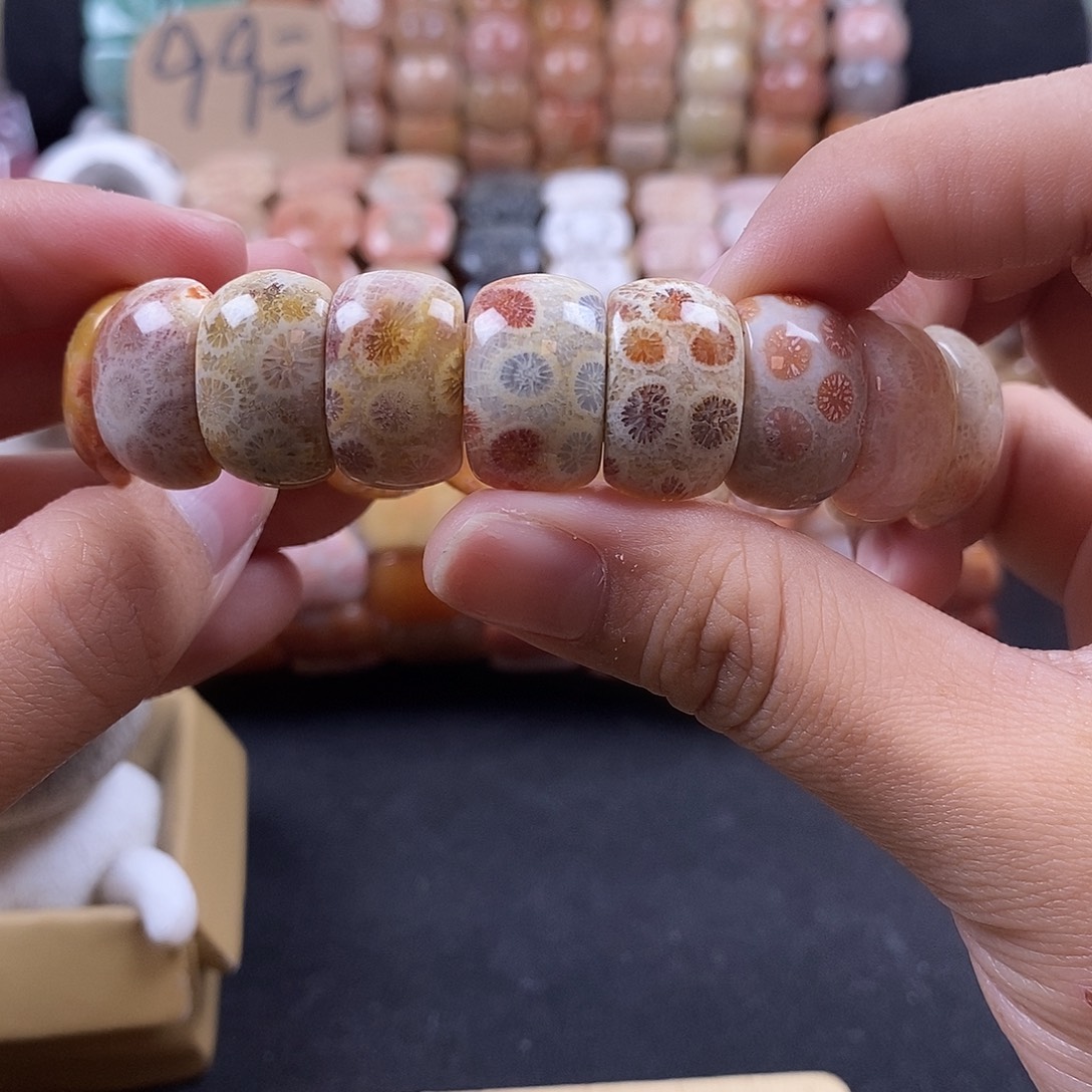 硅化珊瑚（珊瑚玉）未镶嵌手牌彩虹豆 71