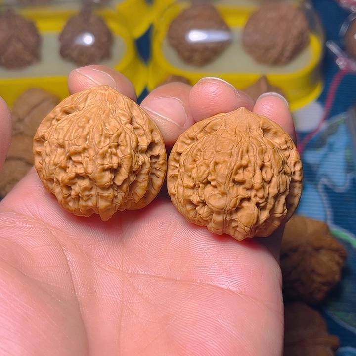 文玩核桃吊坠向***生官帽