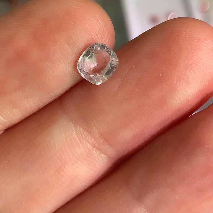 阿***界尖晶石裸石0.9克拉尖晶石