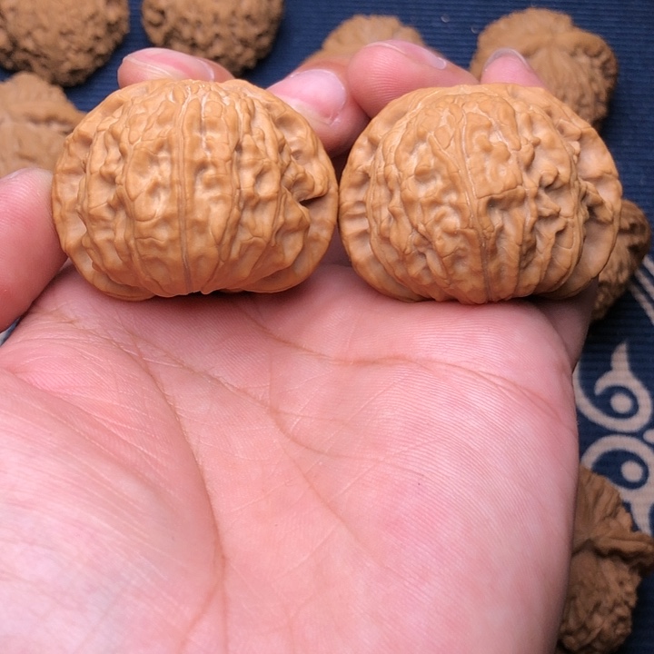 文玩核桃吊坠要****）白狮子