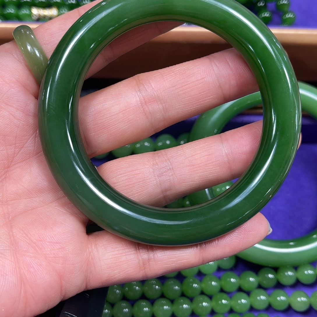 和田玉（碧玉）未镶嵌手镯