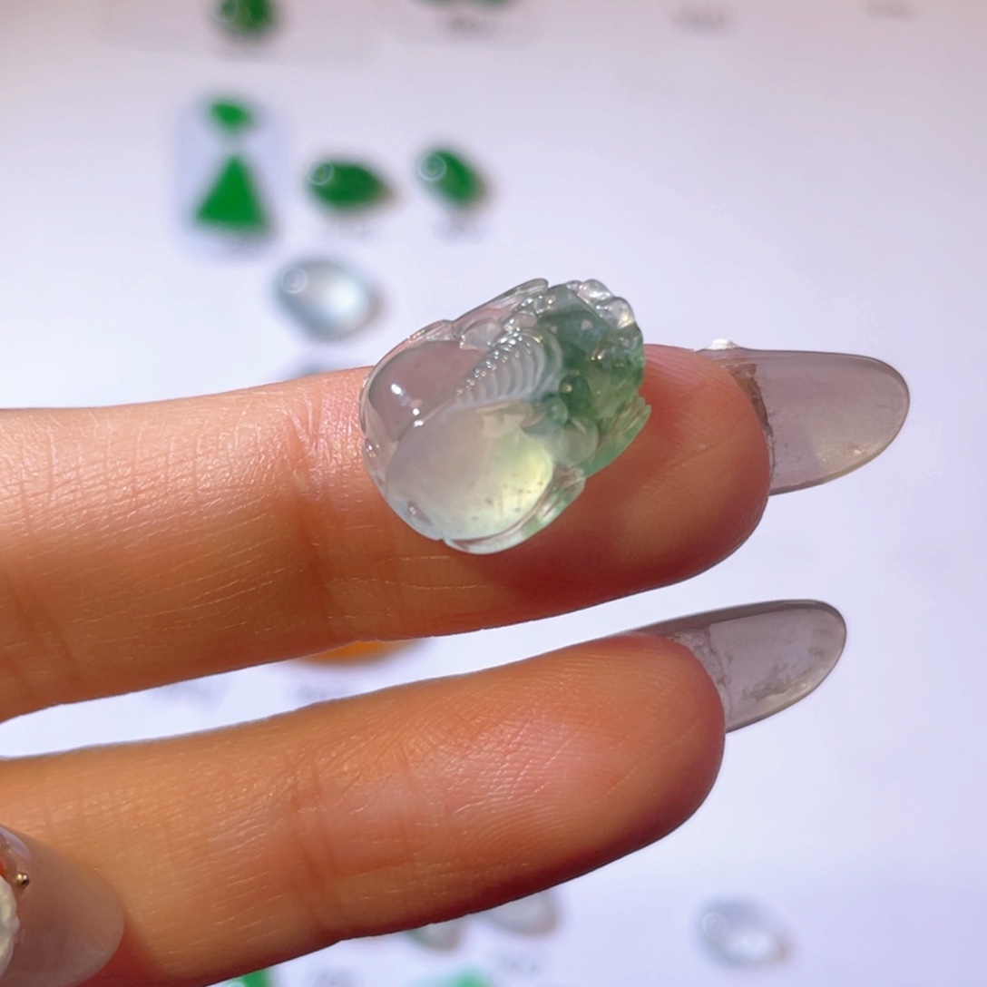 翡翠颈饰未镶嵌裸石