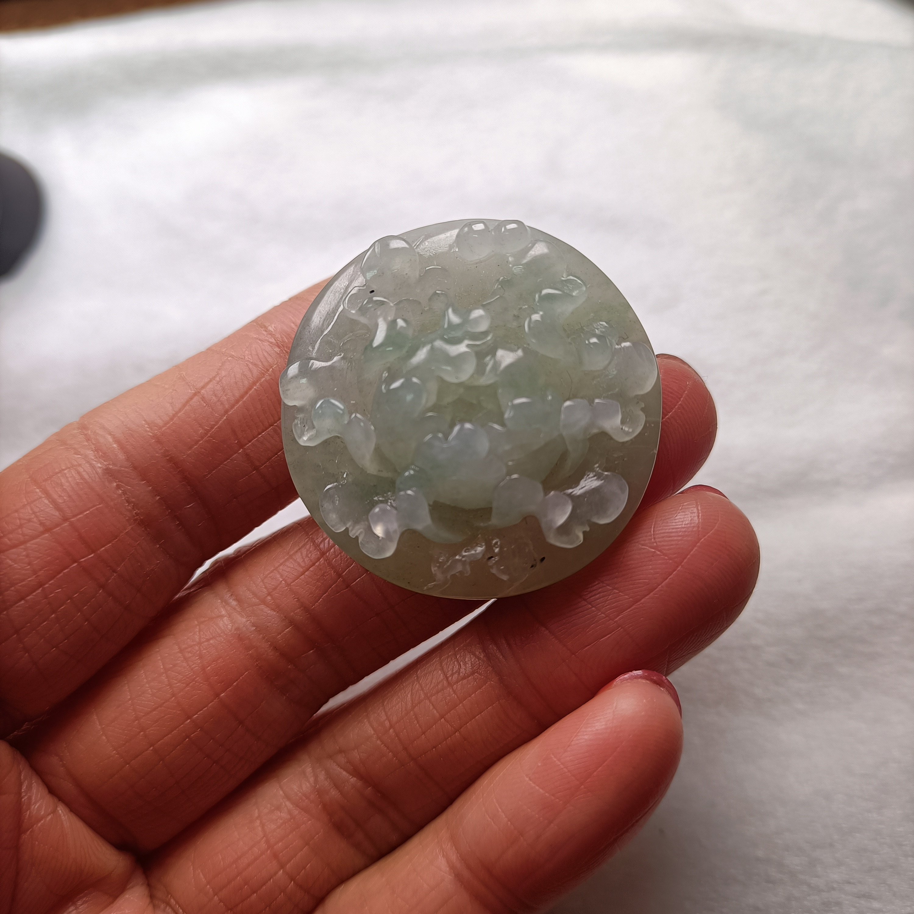 独山玉透水白牡丹花