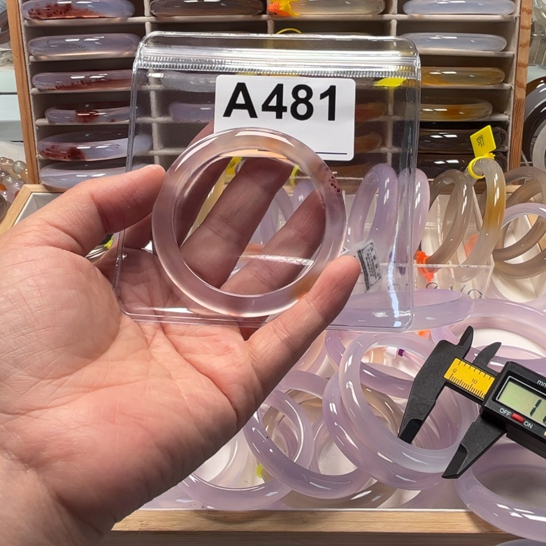 玛瑙/玉髓手镯未镶嵌小***噢481