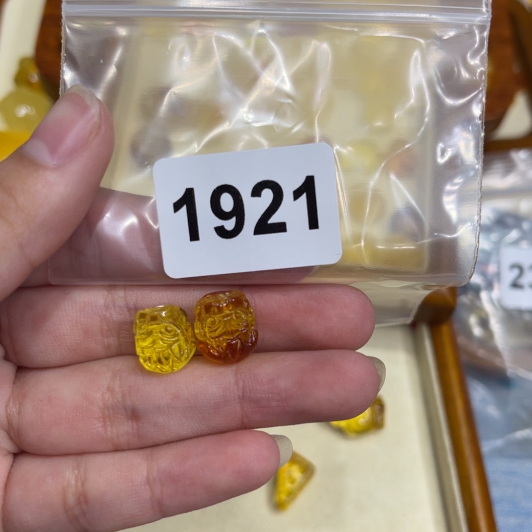 琥珀珠宝奇石未镶嵌