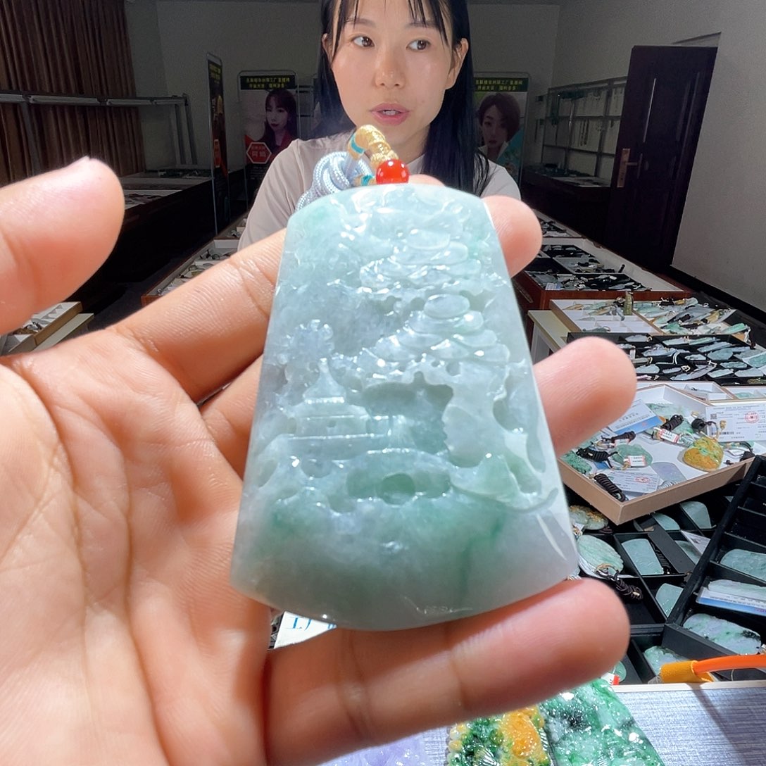 翡翠未镶嵌颈饰一