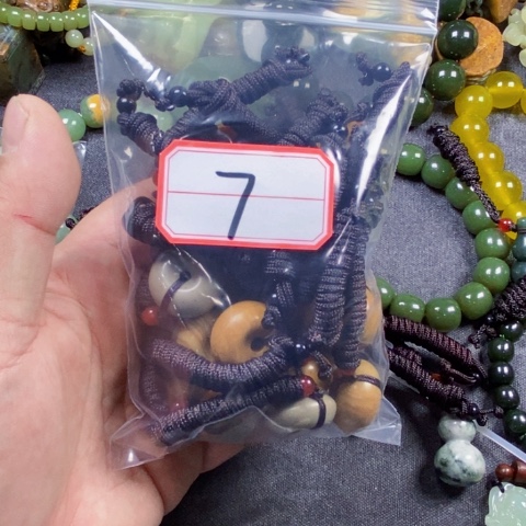 合金蛇纹石玉颈饰