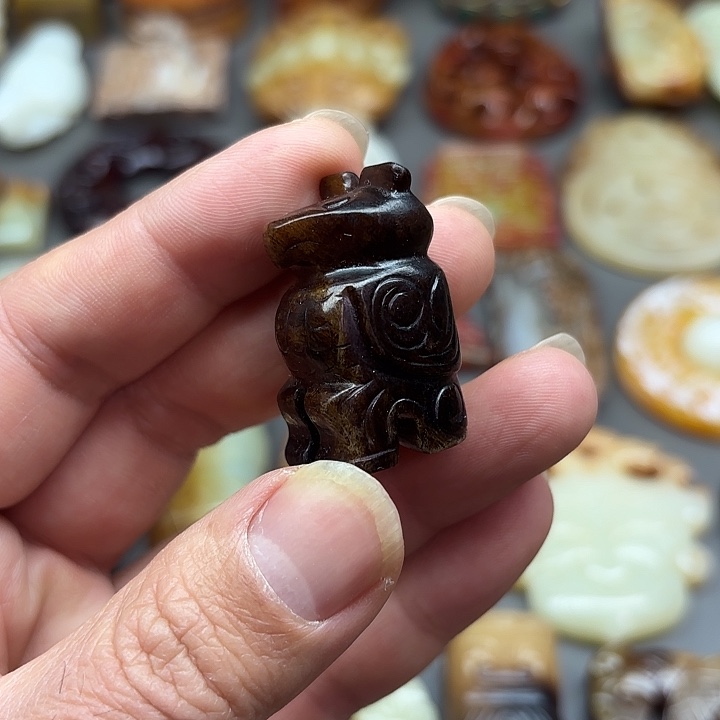 和田玉未镶嵌颈饰