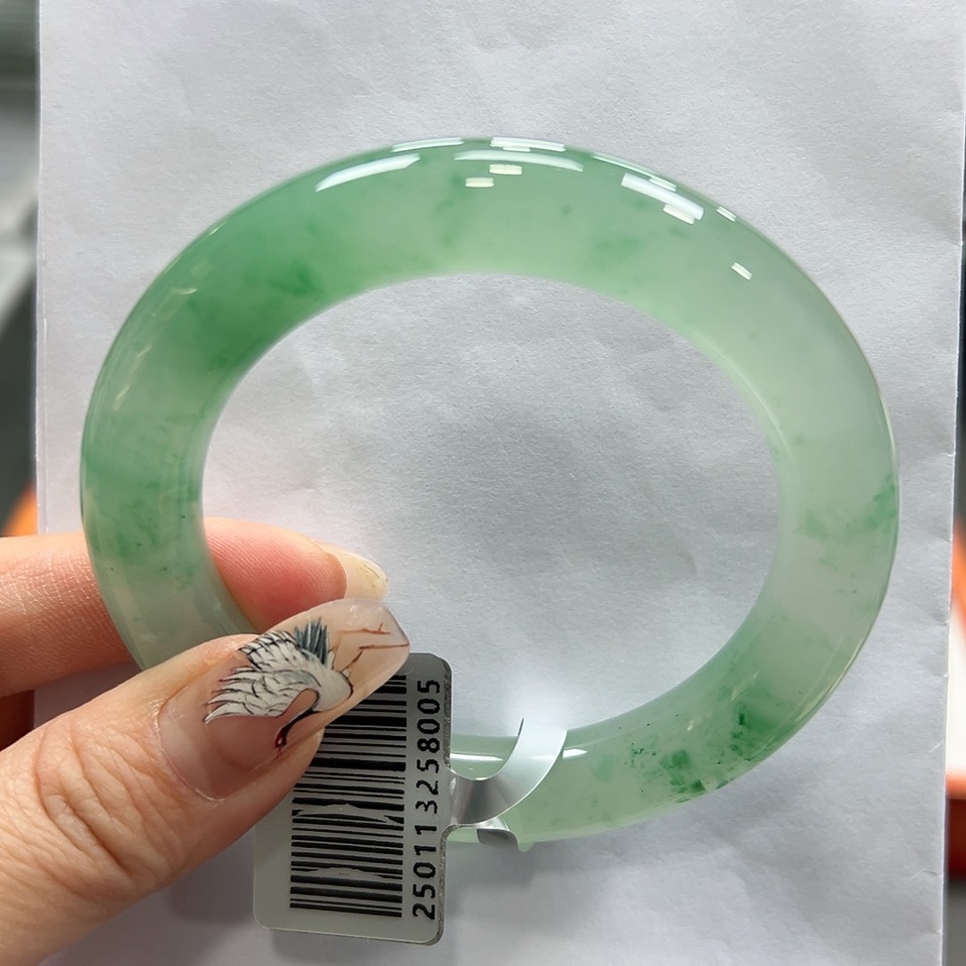 石英质玉手镯未镶嵌齐*飞