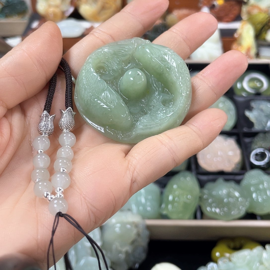 蛇纹石玉颈饰未镶嵌