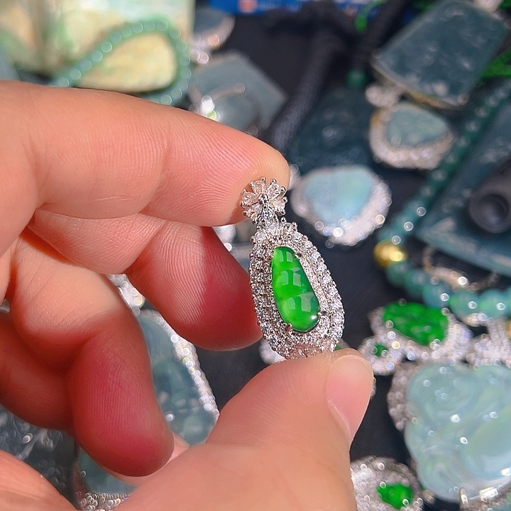 翡翠颈饰未镶嵌2，