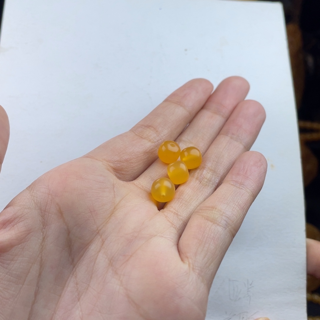 宇***夏石英质玉（缅黄）未镶嵌项链