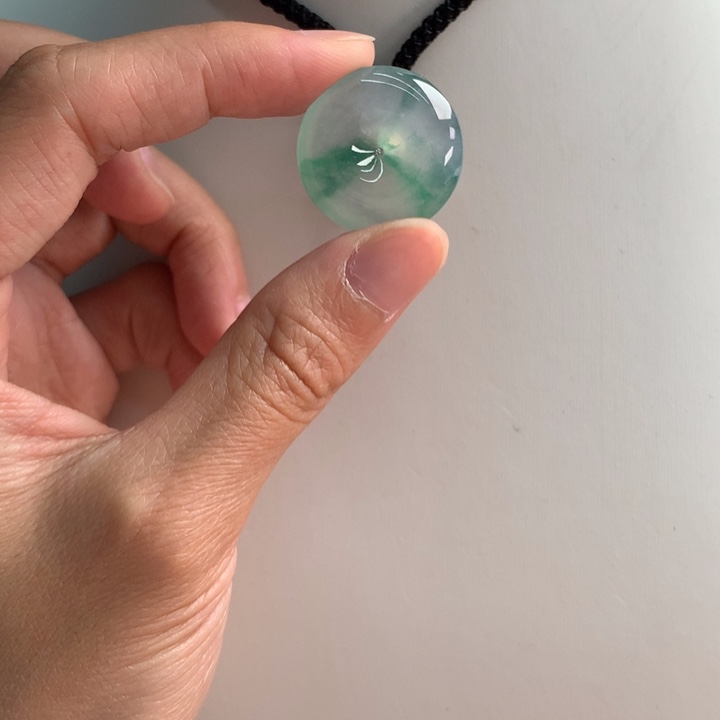 翡翠挂件未镶嵌….