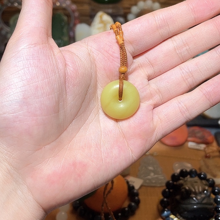 颈饰未镶嵌和田玉吊坠