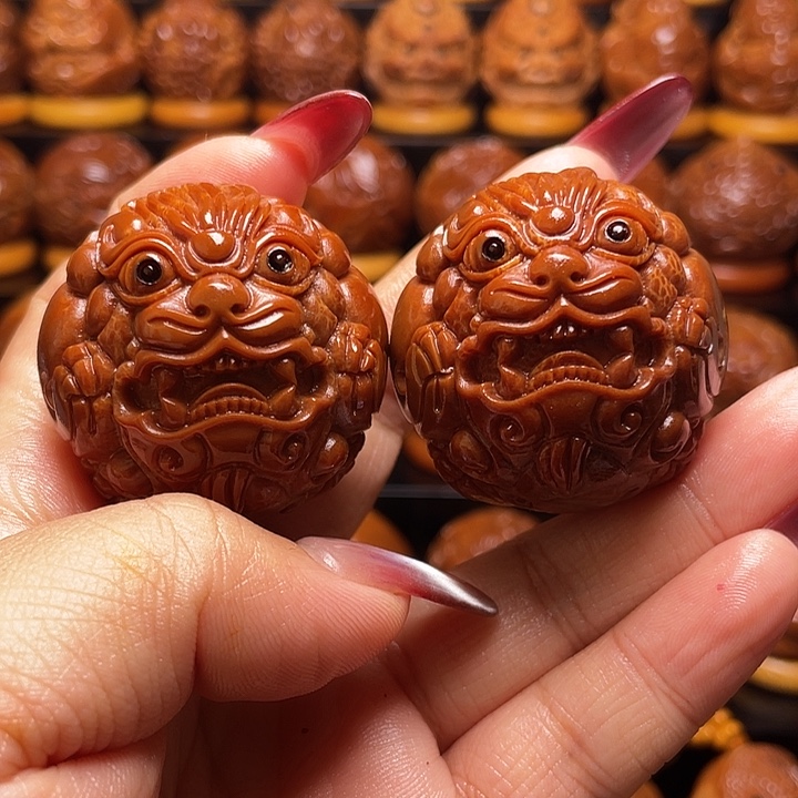 圣***辉把件橄榄核橄榄雕刻