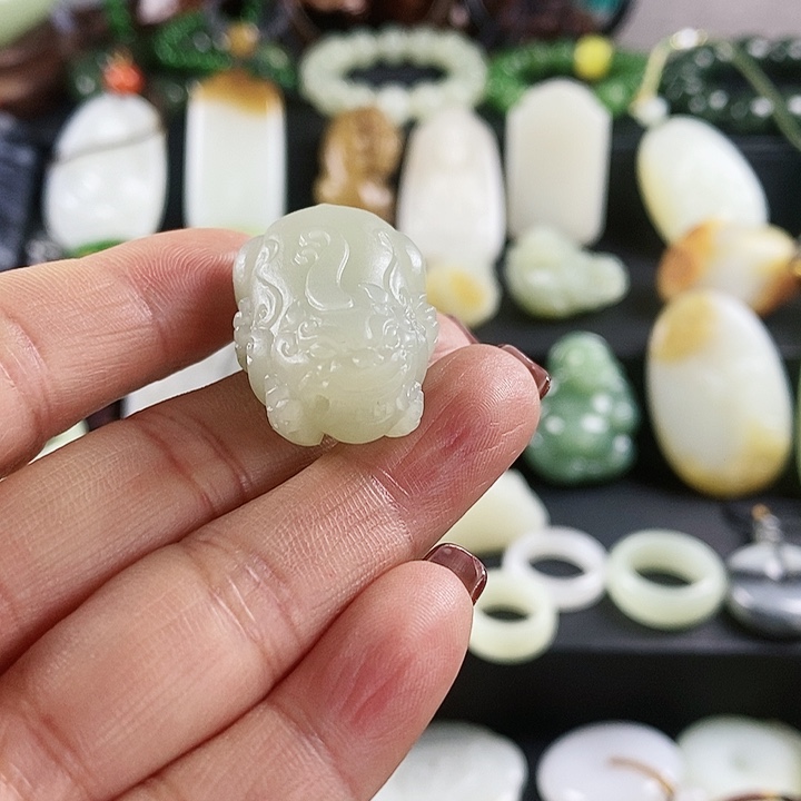 和田玉新疆料貔貅吊坠未镶嵌