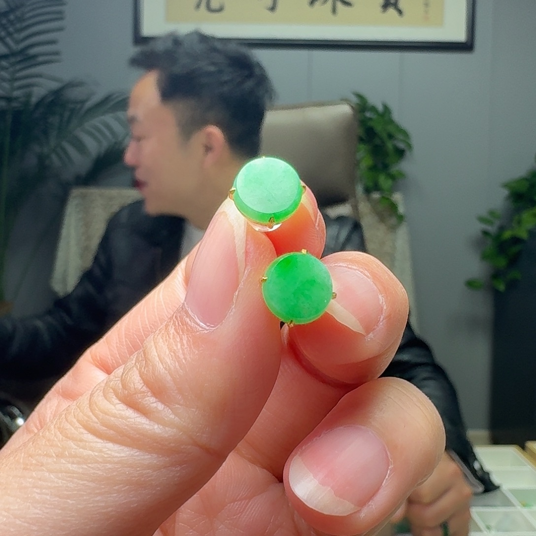 翡翠18K金镶嵌耳饰天然