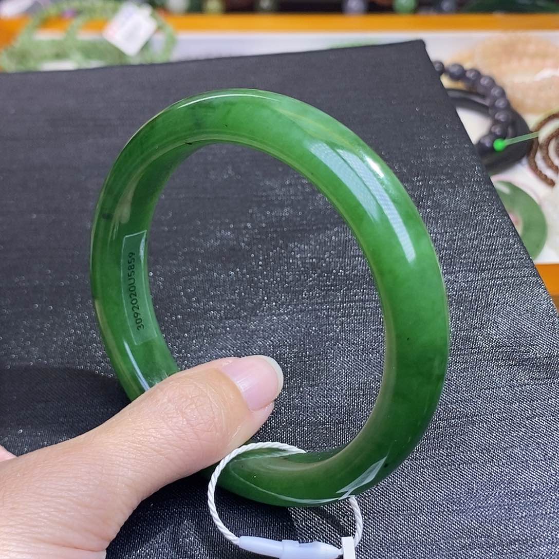 和田玉俄七碧玉老料毕业级手镯58.6圈口未镶嵌