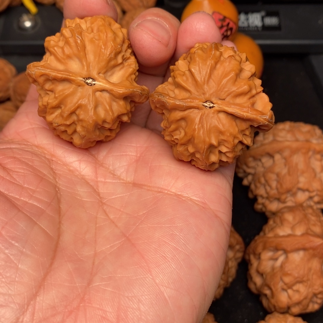 文玩核桃吊坠龙鳞纹