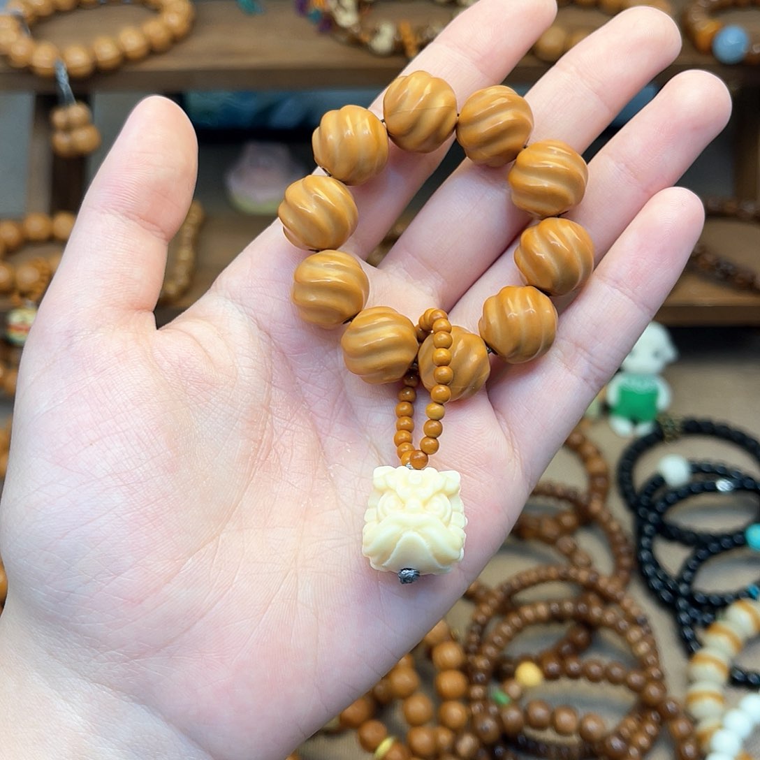 猴头核桃吊坠?***c手捻搭配醒狮
