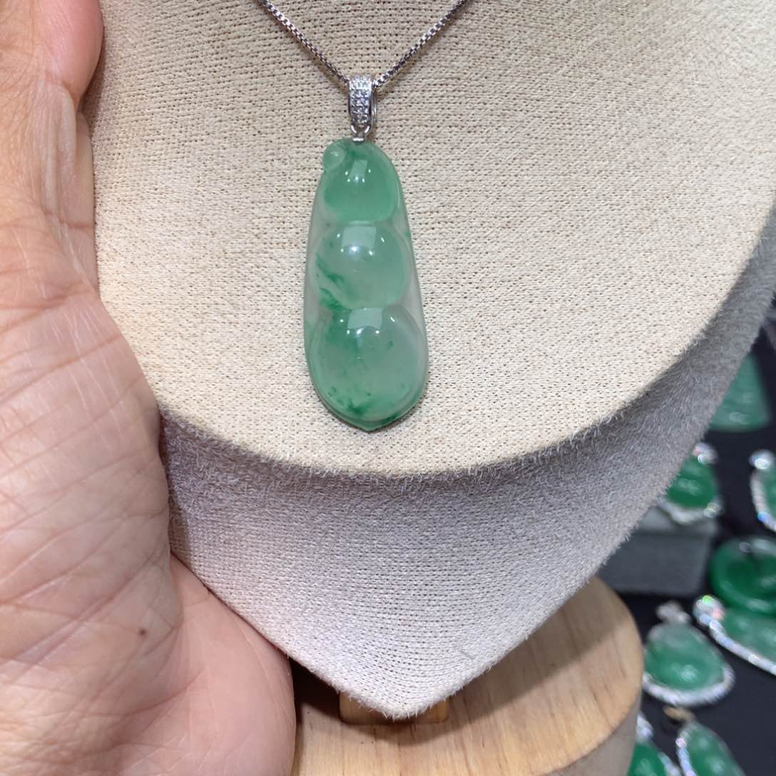 颈饰银S925镶嵌石英质玉（非洲翠）