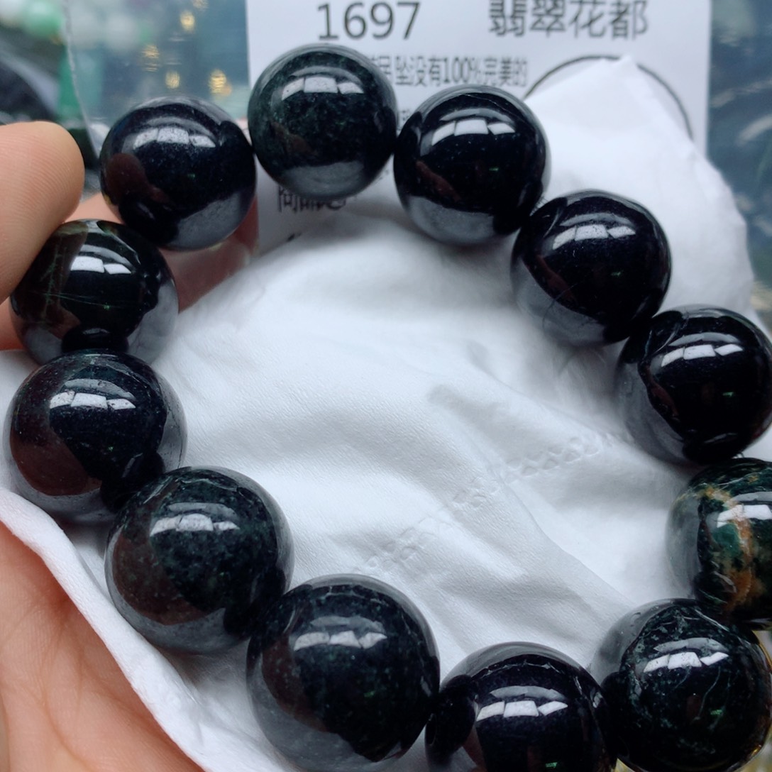 翡翠颈饰未镶嵌手串