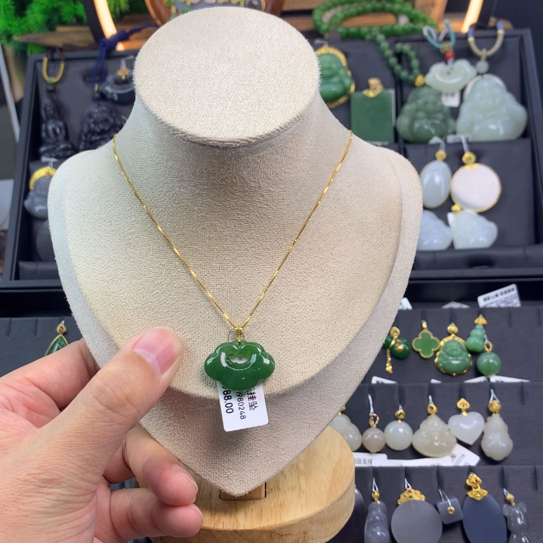 和田玉吊坠18K金镶嵌