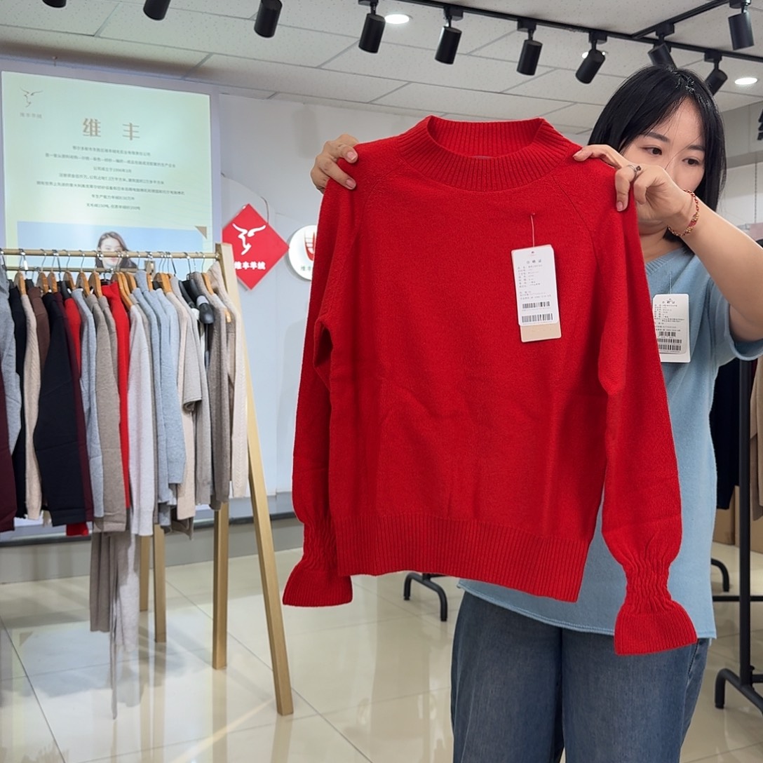 纯羊绒一字领红色M058