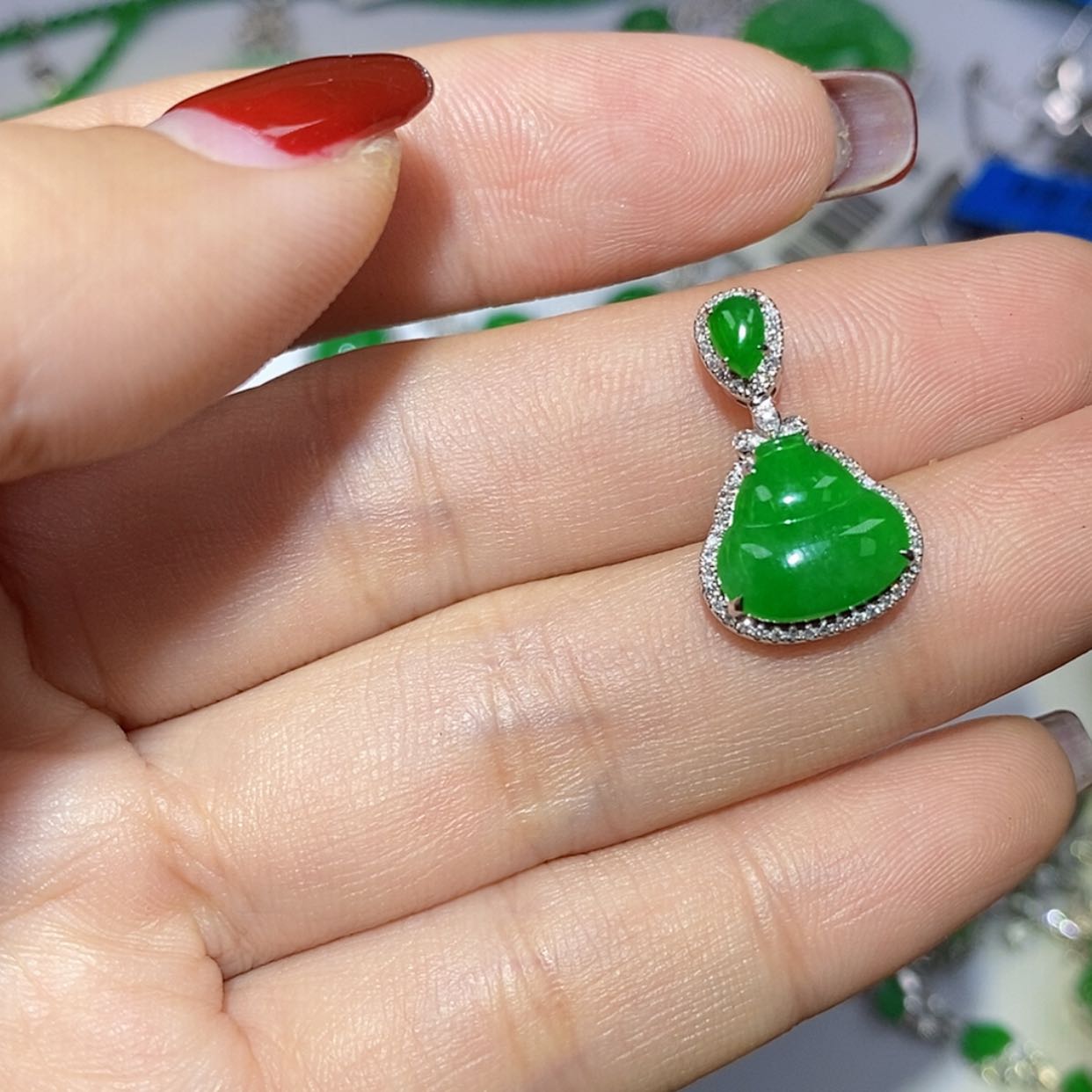 【闪购商品】翡翠颈饰18K金镶嵌…****心吊坠