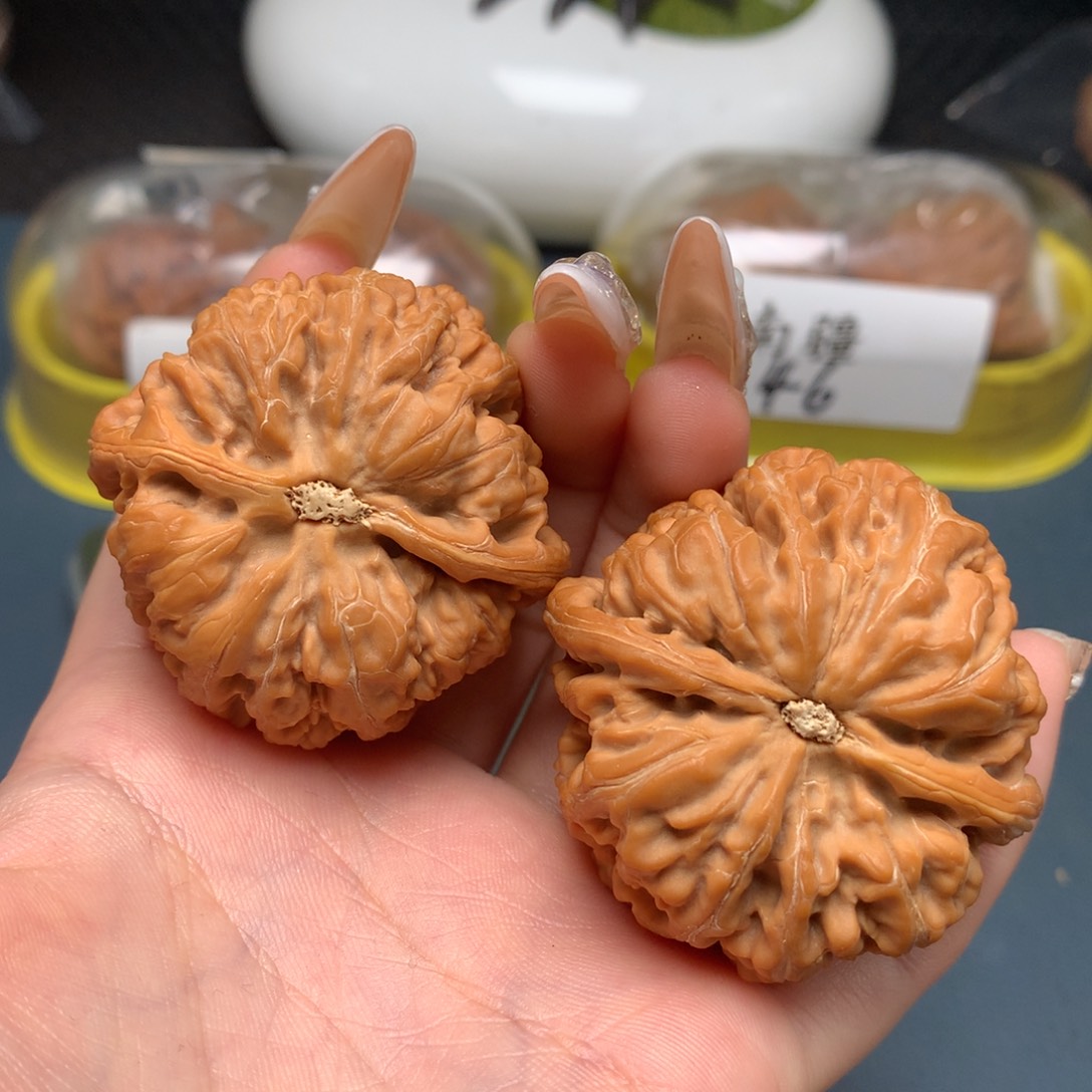 文玩核桃把件所****明46-15741-7