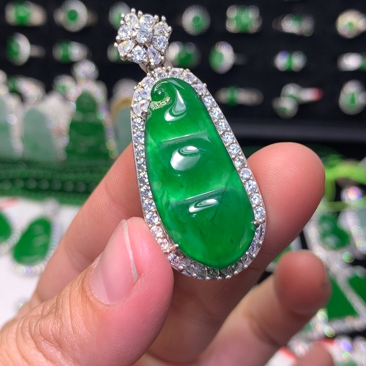 【闪购商品】翡翠颈饰银S925镶嵌天然翡翠