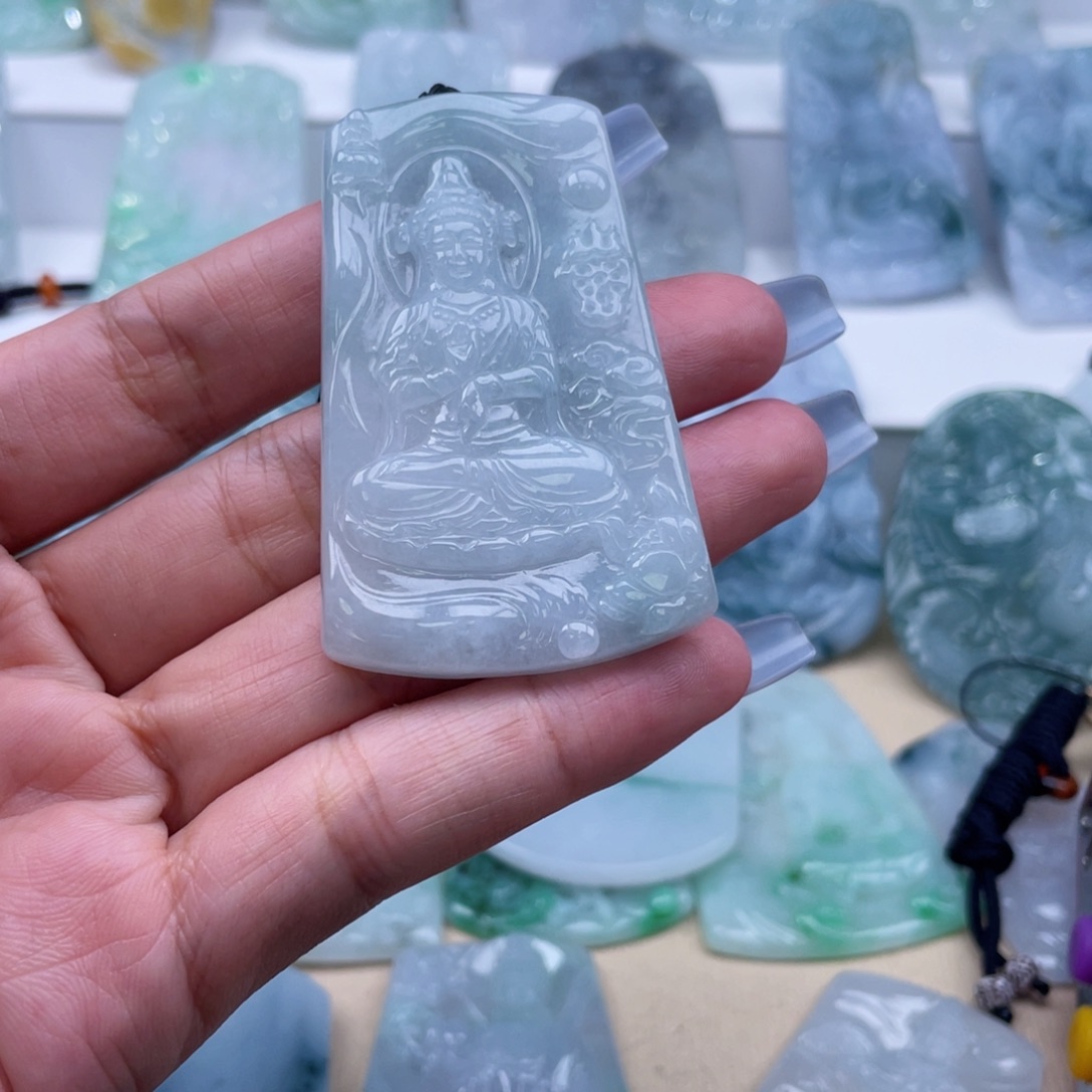 翡翠未镶嵌颈饰牌子